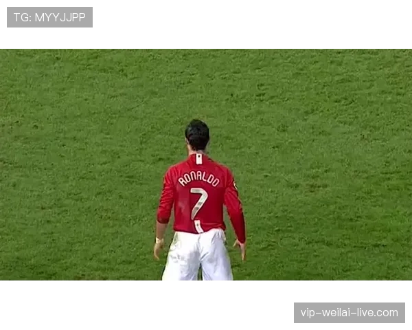 为什么这个任意球判罚让全场哗然？规则到底怎么定的